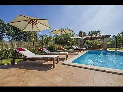 Villa With Pool Vila *